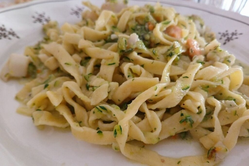 tagliatelle zucchine e gamberetti